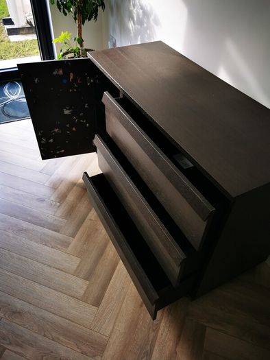 Chest of drawers