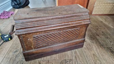 Antique Singer Sewing machine from 1904
