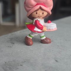 HTF Vintage 1981 AGC Kenner Strawberry Shortcake Mini PVC Doll with Birthday Cake Figurine 2" same era as MLP G1 My Little Pony