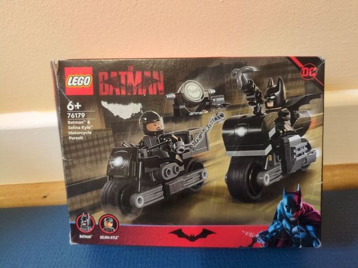 Lego #76179 "Batman and Selina  Kyle" Motorcycle Pursuit