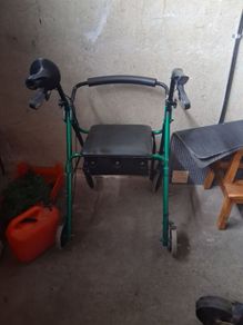 Mobility walker