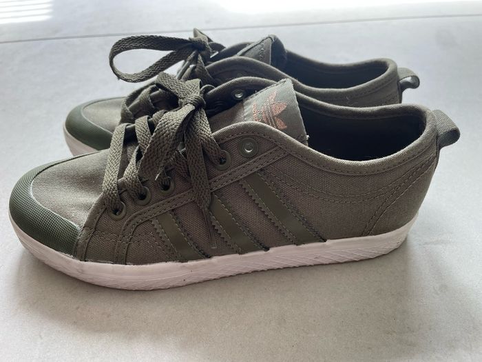 Women Canvas Trainers sneakers Adidas Honey Low Light Olive Green/White size UK 4