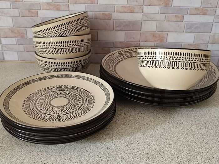 Wensley Stone 12-Piece Stoneware Dinner Set (As New)
