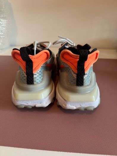 Unisex Nike Runners - Size UK8 / EU42.5
