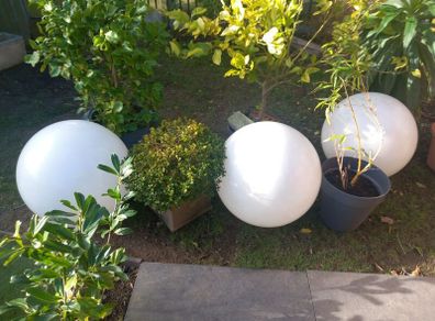 3 v large garden ornaments or light shades, D18