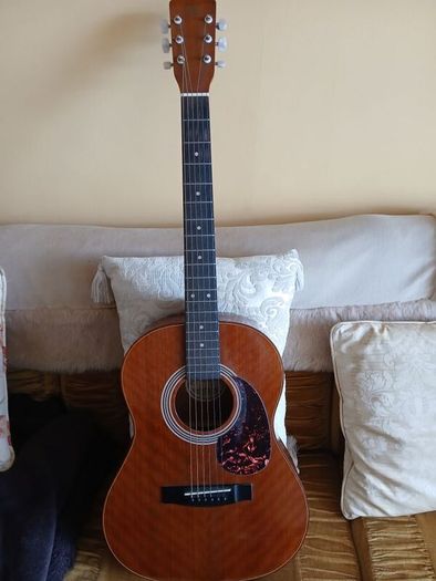 Hondo vintage acoustic guitar h117n.