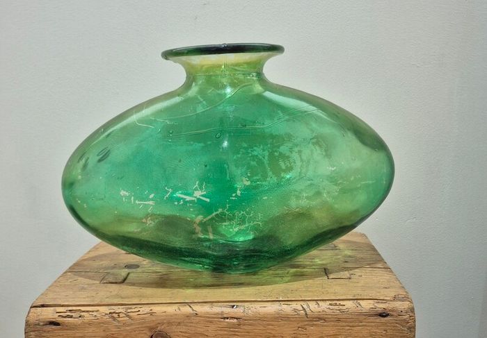 vintage vibrant green bottle/vase (AKA wasp/fly trapper)