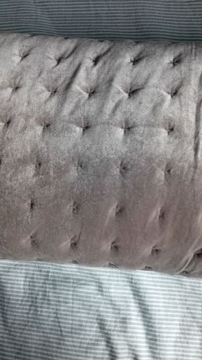 Throw/blanket quilted effect.
