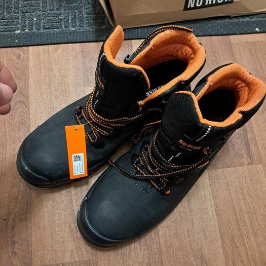 Safety boots