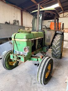 John Deere 2140