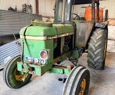 John Deere 2140