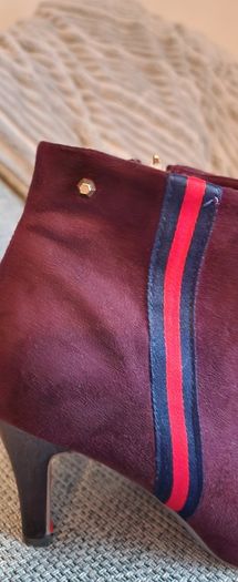Gorgeous pair of Plum/Purple boots from Kate Appleby size 5