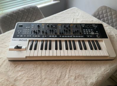 Roland Gaia SH-01