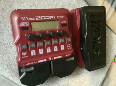 Zoom B1X FOUR bass multi-effects processor