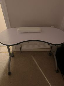 Nail table
