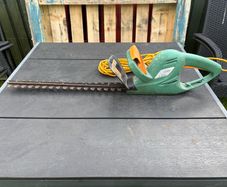 Hedge cutter, corded