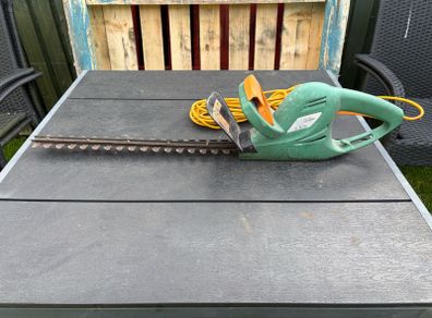 Hedge cutter, corded