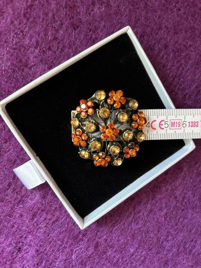 Brooch - Crystal