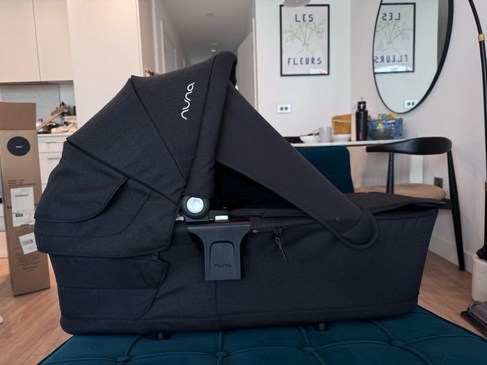 Nuna PIPA urbn car seat + Nuna LYTL newborn bassinet/carrycot + adaptor