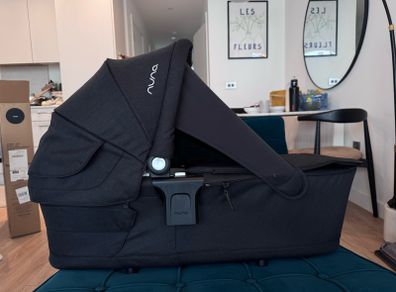 Nuna PIPA urbn car seat + Nuna LYTL newborn bassinet/carrycot + adaptor