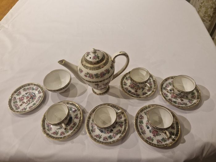 Antique arklow pottery 12-piece tea collection (famel rose)