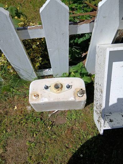 toilet and handbasin