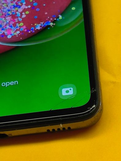 Samsung Galaxy A52s 5G 128GB Dual Sim Unlocked Black (LCD Has A small Crack)