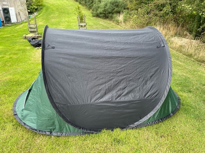 New Pop Up 2-4 Man Tent