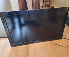 Normende 32" TV and wall bracket