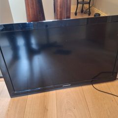 Normende 32" TV and wall bracket