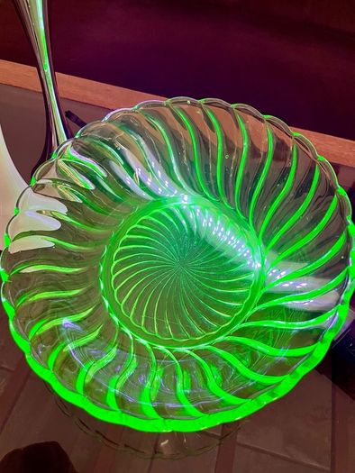 Uranium Green Vintage Glass Carnival Serving Bowl by Bagley UK