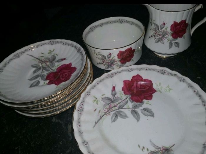 Royal Stafford Roses to Remember 12