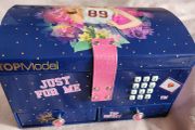 Top model jewllery box - pin opening, plays song