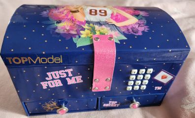 Top model jewllery box - pin opening, plays song