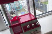 toy claw machine