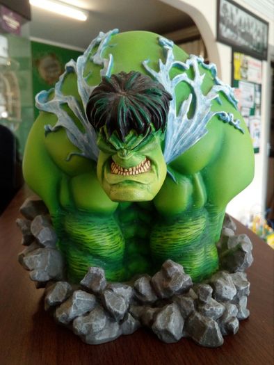 Incredible Hulk mini bust
