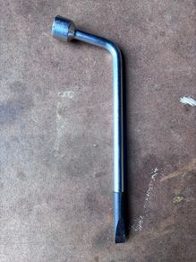 Toyota Avensis wheel brace
