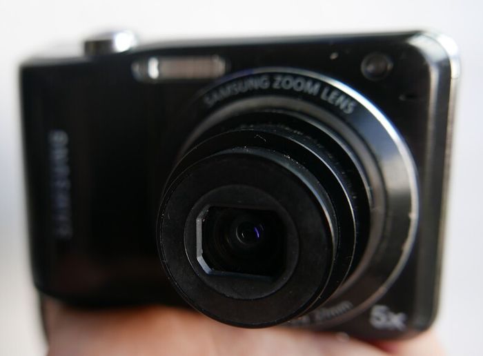Samsung ES30 Black 12.1MP digital compact camera Tested