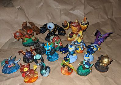 Big Skylanders bundle (60+ figures and 4 portals) - please read ad description