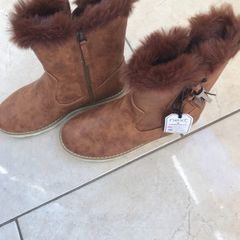 Girls fleece lined boots