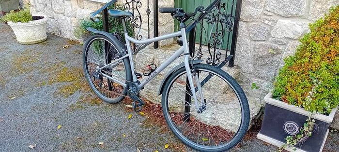 Decathlon Hybrid Bicycle