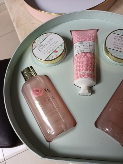 Baylis& Harding  Royal Garden  Body Gift Set In A Lovely  Large  Decorative  Box.  B.N.W.T