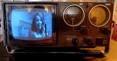 From 1978 CROWN 5TV-525R TV AND RADIO, Made in Japan, full working.