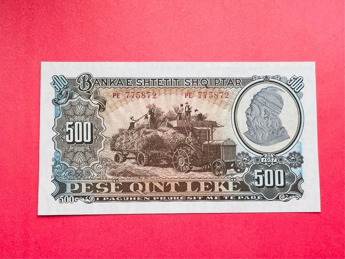 Albania  500 LEKE   1957  Pick  31a  ( Uncirculated )