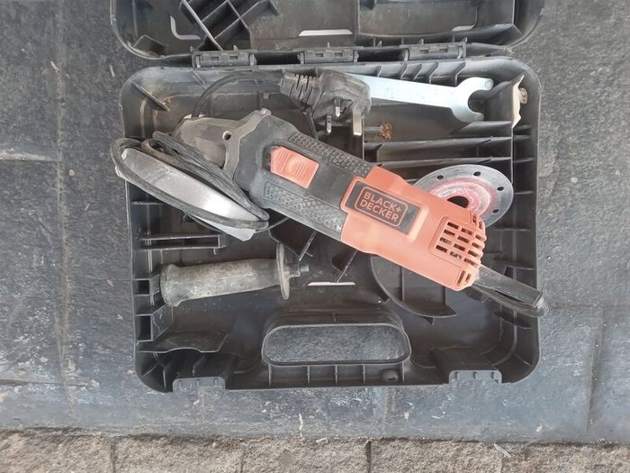 black and decker angle grinder
