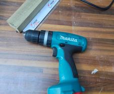 Makita Screw Guns plus charger