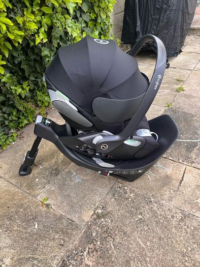 Cybex Cloud T iSize infant car seat and isofix base