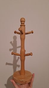 Wooden mug holder