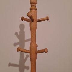 Wooden mug holder