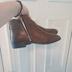 brown boots uk6